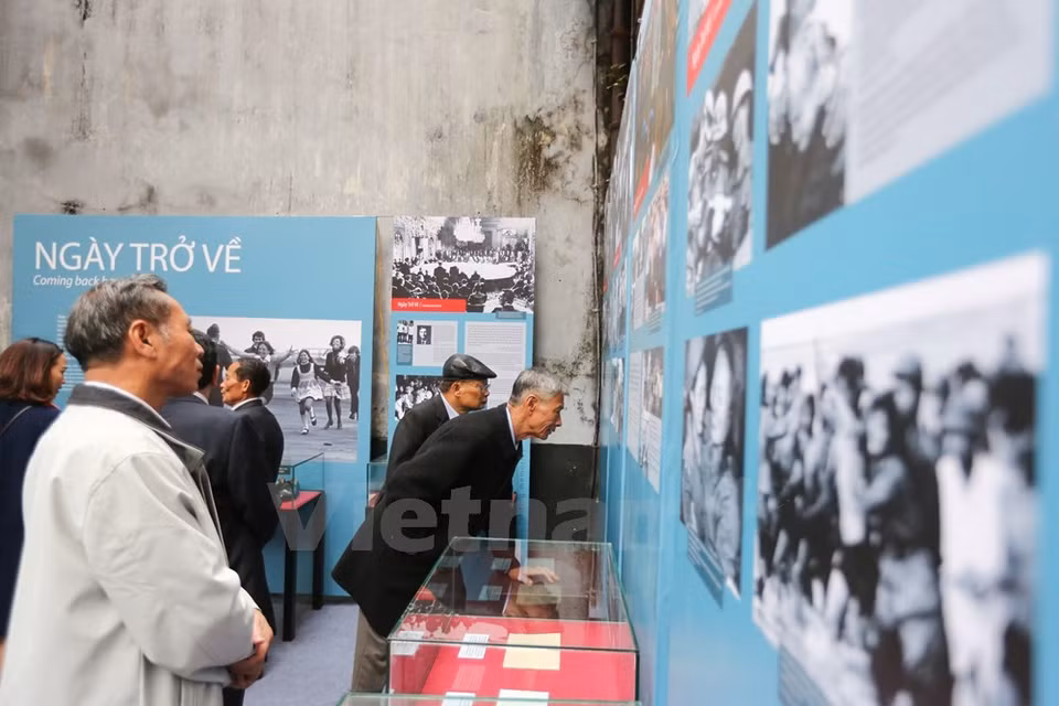 Visitantes a la exposición (Fuente: VNA)