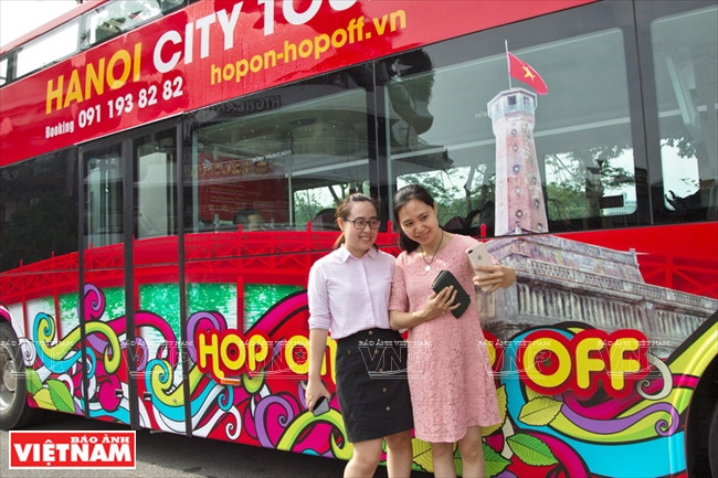 Los viajeros muestran interés al servicio (Fuente:VNA)