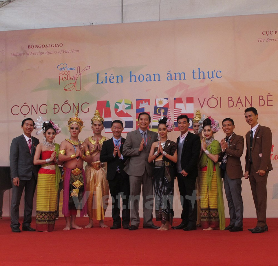 Artistas tailandeses. (Fuente: VNA)