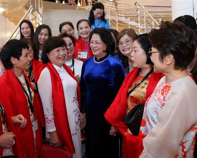 La vicepresidenta de Vietnam, Dang Thi Ngoc Thinh, y delegación del país indochino en la Cumbre (Fuente: VNA)