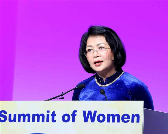 La vicepresidenta de Vietnam, Dang Thi Ngoc Thinh habla en la XXIX Cumbre Mundial de Mujeres, en la ciudad suiza de Basilea (Fuente: VNA)
