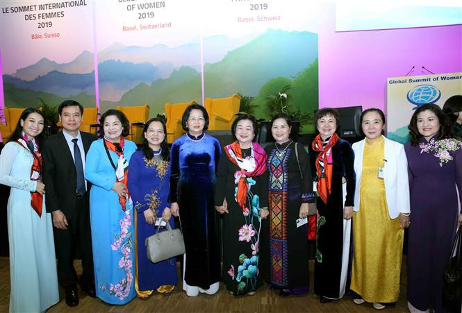 La vicepresidenta de Vietnam, Dang Thi Ngoc Thinh, y delegación del país indochino en la Cumbre (Fuente: VNA)