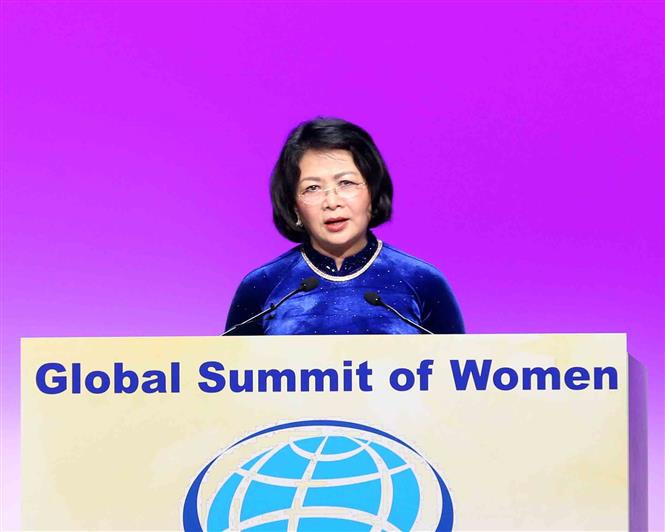 La vicepresidenta de Vietnam, Dang Thi Ngoc Thinh habla en la XXIX Cumbre Mundial de Mujeres, en la ciudad suiza de Basilea (Fuente: VNA))