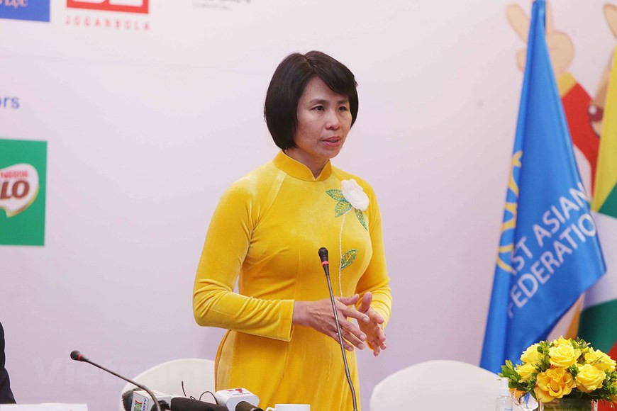 Hanoi, que como capital de Vietnam alberga 18 competiciones de los SEA Games 31, está acelerando los preparativos finales. El viceministro de Cultura, Deportes y Turismo Hoang Dao Cuong destacó que los SEA Games 31 abrirán una serie de eventos internacionales, que brindarán un impulso al turismo en Hanoi y en todo el país. Por tal motivo, el funcionario instó a una mejor preparación y estrecha colaboración entre las unidades capitalinas y departamentos del Ministerio de Cultura, Deportes y Turismo para garantizar el éxito de las ceremonias de apertura y clausura de este evento, que se celebrarán respectivamente el 12 y el 23 de mayo en Hanoi. (Foto: Vietnam+)