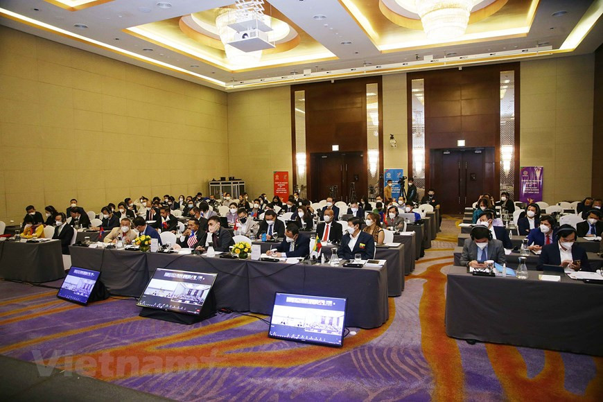 Los SEA Games 31 ofrecerán una oportunidad para promover el turismo de la capital, según el presidente del Comité Popular de Hanoi, Chu Ngoc Anh, quien subrayó la importancia de asegurar los preparativos de la cita deportiva. El funcionario exhortó al Departamento municipal de Cultura y Deportes a coordinarse estrechamente con el Ministerio de Cultura, Deportes y Turismo y las unidades pertinentes para inspeccionar los lugares de competencia y las instalaciones. Como país anfitrión, Vietnam aspira a ganar 140 medallas de oro, 77 de plata y 71 de bronce. Los SEA Games 31 contarán con 40 disciplinas con más de 520 categorías de competencias. (Foto: Vietnam+)