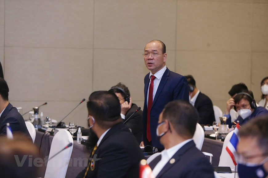 Los SEA Games 31 se llevarán a cabo del 5 al 23 de mayo de 2022, en 12 ciudades y provincias, a saber: Hanoi, Bac Ninh, Hai Duong, Hai Phong, Quang Ninh, Ha Nam, Nam Dinh, Ninh Binh, Hoa Binh, Vinh Phuc, Phu Tho y Bac Giang. Se trata de la segunda vez que la capital vietnamita alberga el evento deportivo desde 2003. Menos de 60 días antes de los SEA Games 31, los preparativos finales se implementan con urgencia. Las ceremonias de apertura y clausura están programadas respectivamente para el 12 y el 23 de mayo, en Hanoi. Hasta la fecha, prácticamente se han completado las preparaciones en términos de infraestructura, equipamiento, alojamiento y sitios de competiciones. (Foto: Vietnam+)