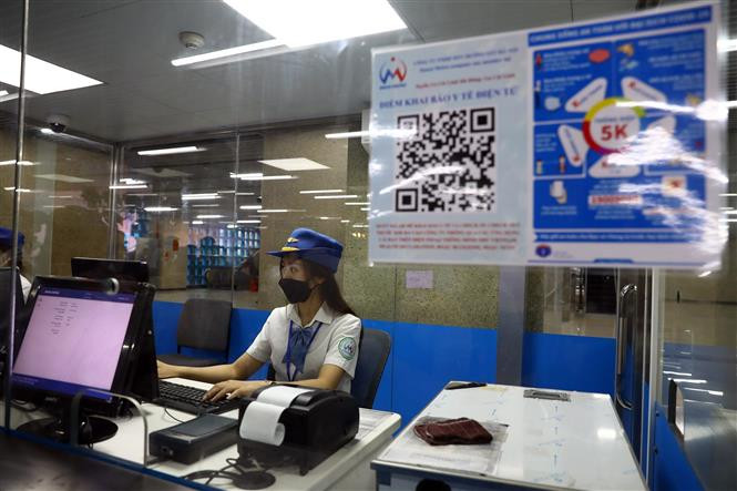 A lo largo del corredor ferroviario urbano de Cat Linh-Ha Dong, hay 55 rutas de autobús aprobadas desde 2020 (Foto: VNA)