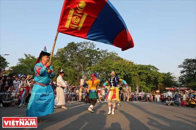 El grupo artístico de Mongolia. Foto: Tat Son - VNP