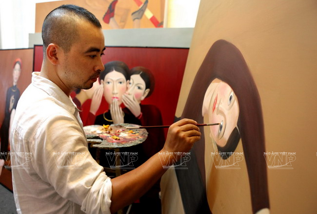 El pintor Nguyen Khac Chinh (Fuente: Revista Vietnam)