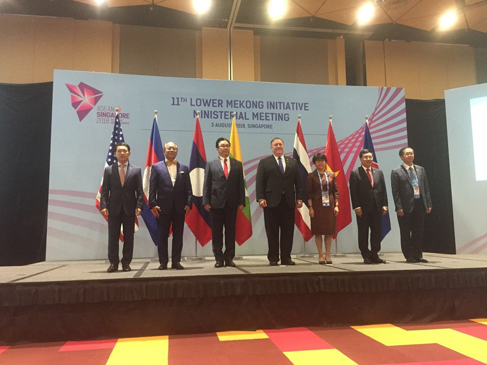 El viceprimer ministro y canciller, Pham Binh Minh, (segundo, a la derecha) y otros funcionarios en la XI Reunión Ministerial de la Iniciativa del Bajo Mekong. El evento también contó con la presencia de los ministros de Asuntos Exteriores de Camboya, Laos, Myanmar, Tailandia y Estados Unidos y el Secretario General de ASEAN (Fuente: VNA) 