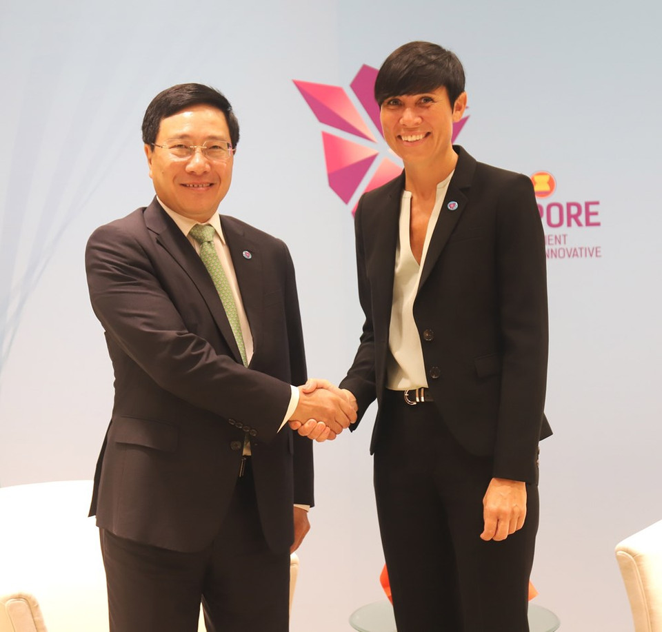El viceprimer ministro y canciller, Pham Binh Minh, se reúne con la ministra de Asuntos Exteriores de Noruega, Eriksen Søreide, el 2 de agosto (Fuente: VNA) 