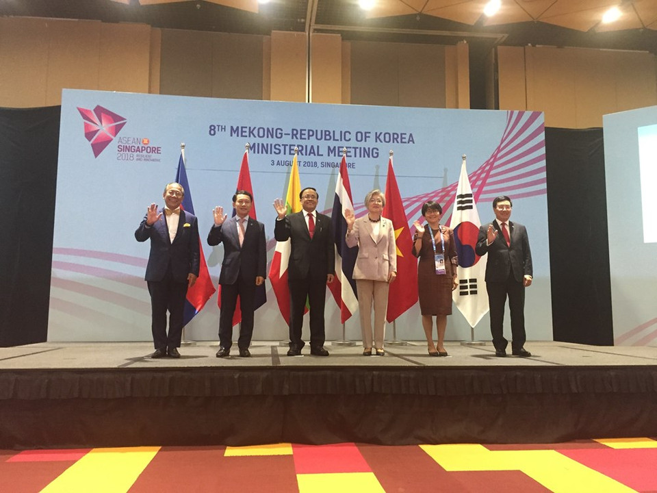 El viceprimer ministro y canciller, Pham Binh Minh, (primero, a la derecha) y funcionarios de Laos, Myanmar, Tailandia y Corea del Sur en la octava Reunión Ministerial del Mekong-Corea del Sur el 3 de agosto (Fuente: VNA) 