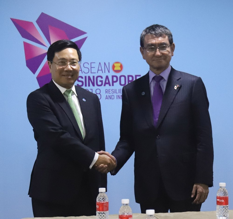 El viceprimer ministro y canciller, Pham Binh Minh, sostuvo un encuentro con el ministro de Asuntos Exteriores de Japón, Taro Kono, el 2 de agosto (Fuente: VNA) 