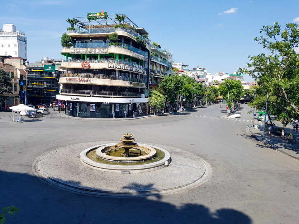 La céntrica calle peatonal de Ho Guom desierta por intensa ola de calor (Fuente: VNA)