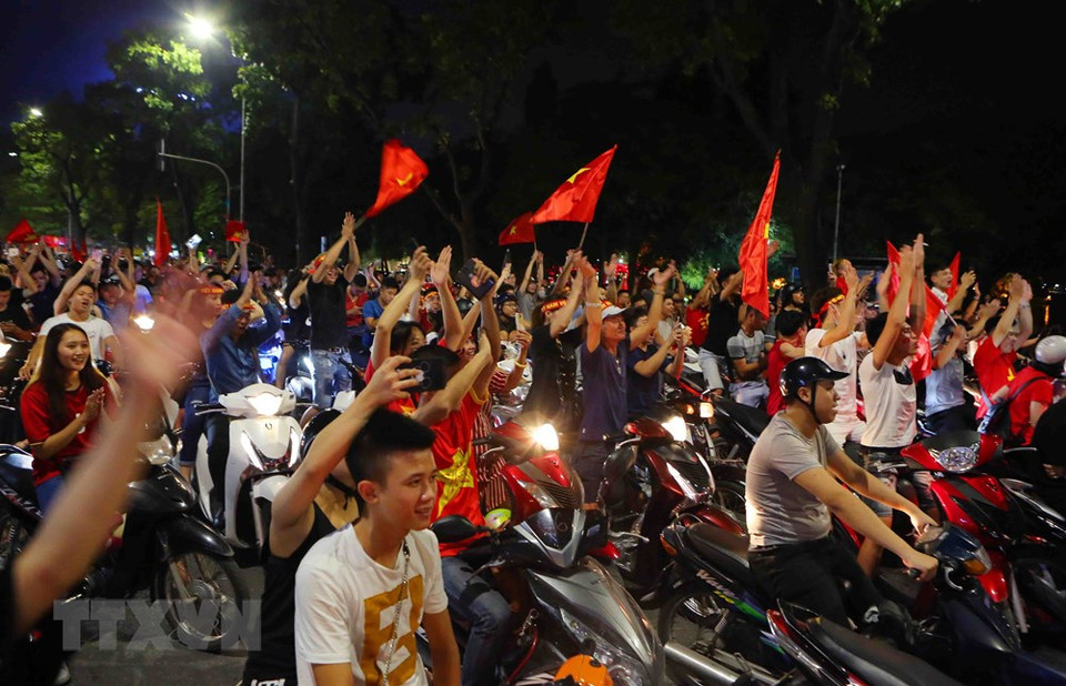 Después, derrotó 1-0 a Japón para ubicarse en el primer lugar en la tabla D. 