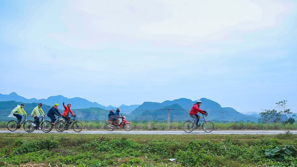 El embajador dijo que a los participantes en el viaje les encantan paisajes de Vietnam (Fuente: VNA) 