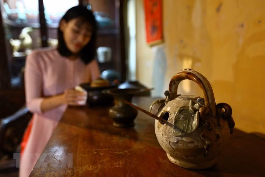 Las tazas y la tetera antiguas aún se conservan en este lugar (Fuente: VNA)