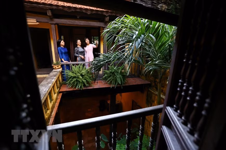 Con una arquitectura armónica, el ambiente dentro de la vivienda se mantiene fresco todo el año (Fuente:VNA)