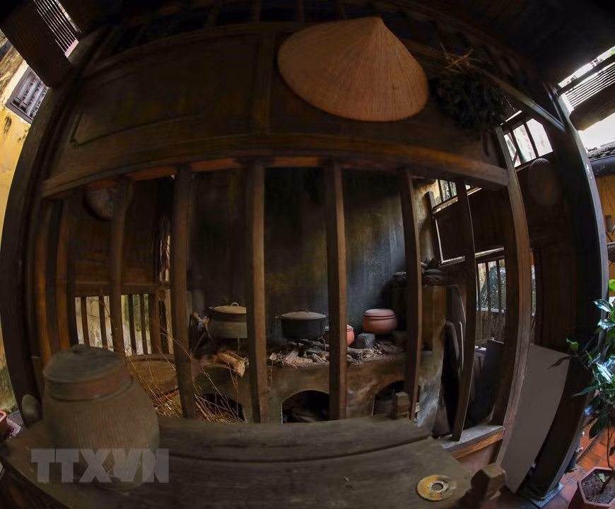 La cocina de la casa, donde se conservan aún varios objetos y utensilios antiguos (Fuente: VNA)
