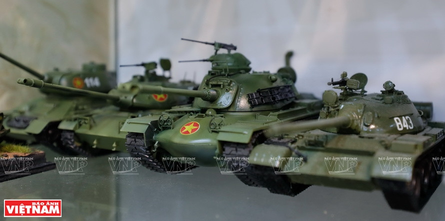 Miniaturas de tanques del Ejército Popular de Vietnam durante varios períodos (Foto: VNA) 