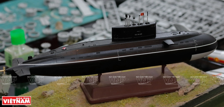  Modelo de submarino clase Kilo de la Armada Popular de Vietnam (Foto: VNA) 