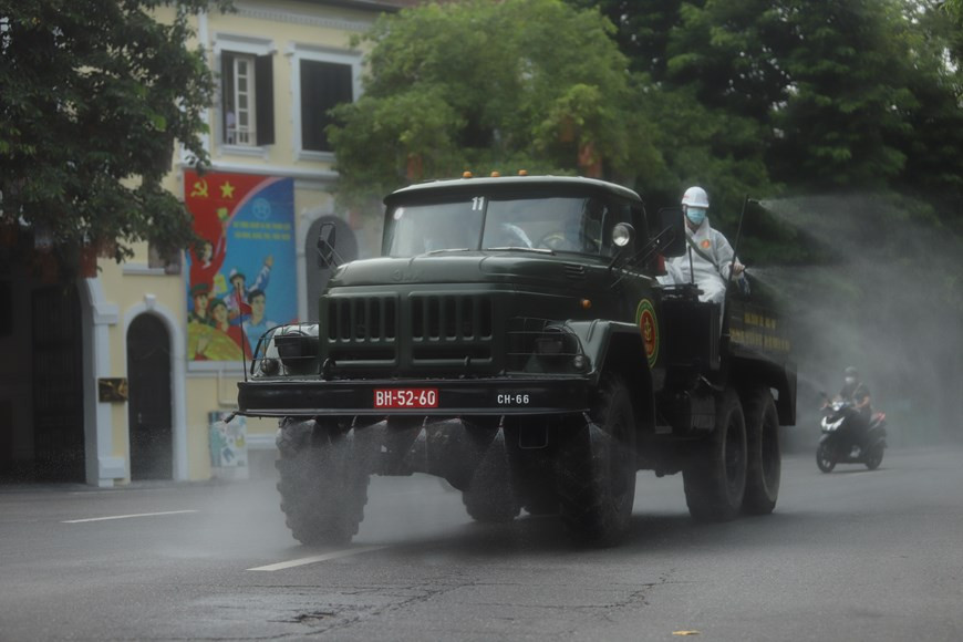 Desinfección en las áreas del distrito de Hoan Kiem (Fuente: Vietnam +).