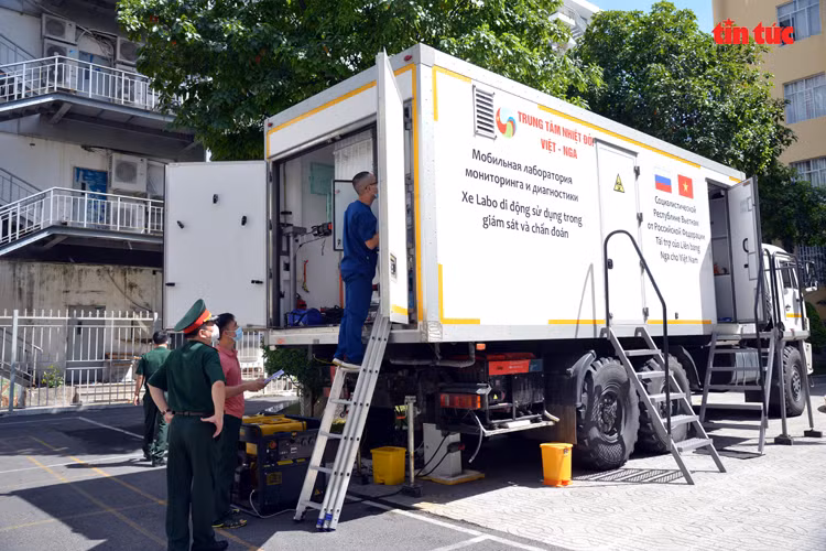 El vehículo-laboratorio se ubica en la sucursal para el sur del Centro Tropical Vietnam-Rusia (Fuente: VNA)