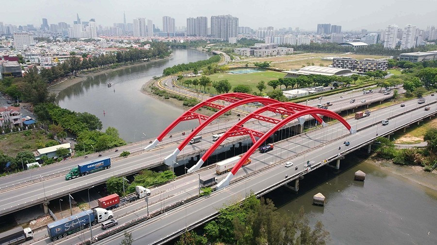Puente Ong Lon en la arteria Nguyen Van Linh, área urbana de Phu My Hung, Ciudad Ho Chi Minh (Fuente: VNA)