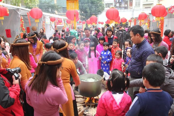 Todo el mundo espera a aprobar los pasteles elaborados por si mismo (Fuente: VNA)