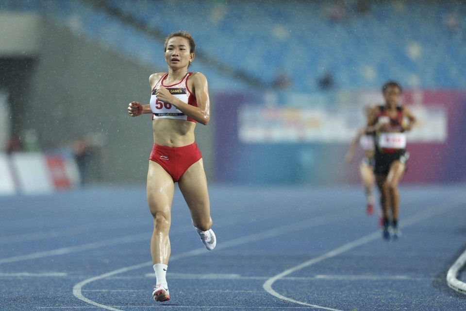 La corredora vietnamita Nguyen Thi Oanh ganó una medalla de oro en la categoría de cinco mil metros femeninos con un récord de 17 minutos 28 segundos (Fuente: VNA)