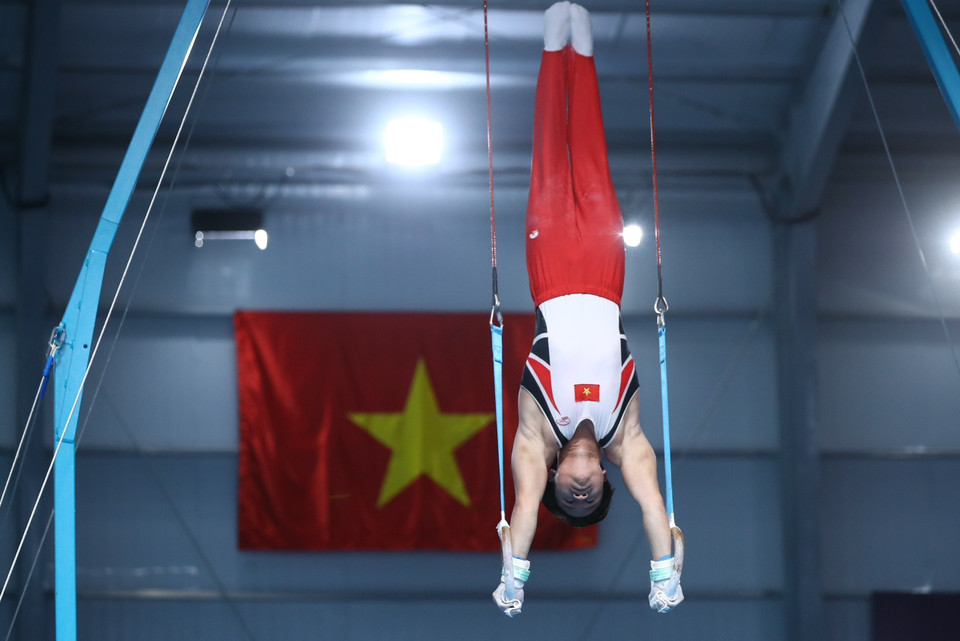 Khanh Phong superó de manera excelente al campeón mundial para ganar una medalla de oro en gimnasia en los SEA Games 32 (Fuente: VNA)
