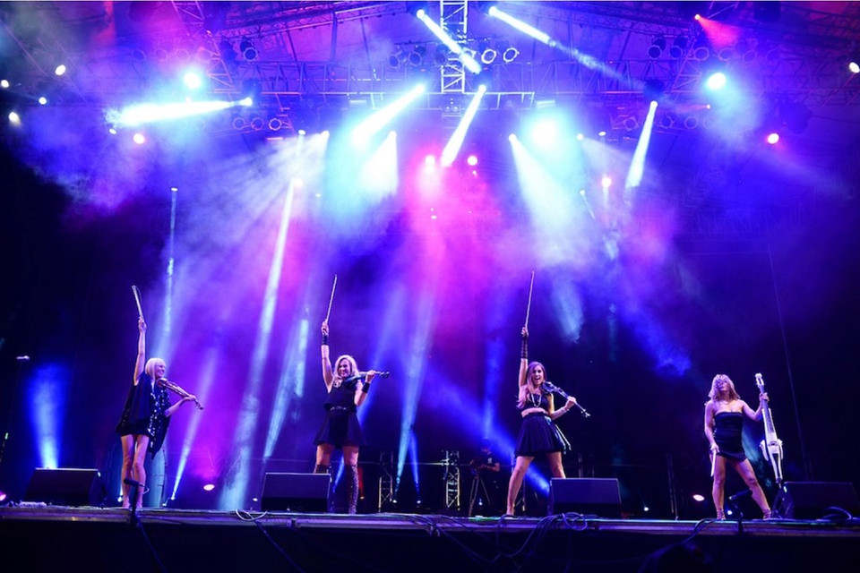 Bond transmite nueva energía al público.