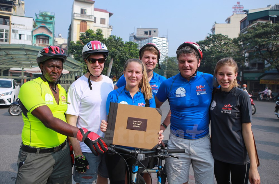 Ted Osius y embajadores por el rinoceronte procedentes de EE.UU. y Sudáfrica (Fuente: VNA)