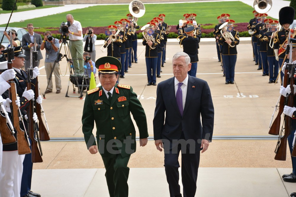 El secretario de Defensa de Estados Unidos, James Mattis, recibe a su homólogo vietnamita, Ngo Xuan Lich (Fuente: VNA)