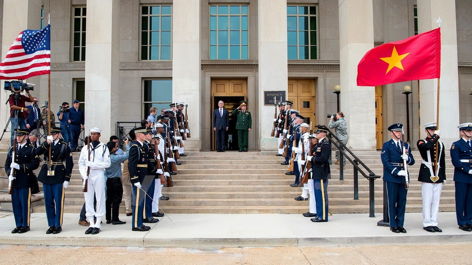 El secretario de Defensa de Estados Unidos, James Mattis, recibe a su homólogo vietnamita, Ngo Xuan Lich (Fuente: VNA)