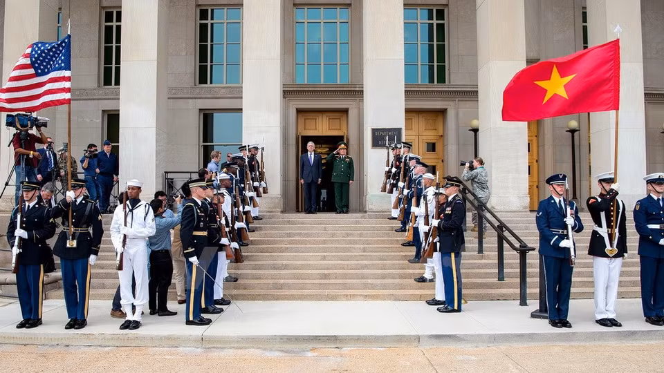 El secretario de Defensa de Estados Unidos, James Mattis, recibe a su homólogo vietnamita, Ngo Xuan Lich (Fuente: VNA)