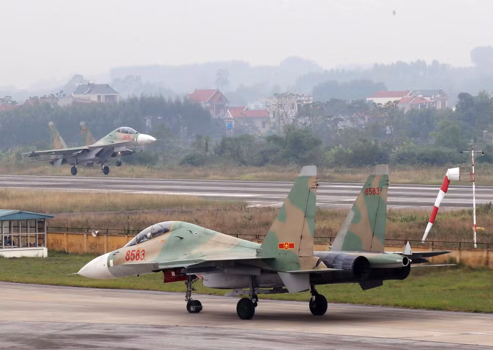 El avión Su-30MK2 se prepara para la Exposición Internacional de Defensa de 2022 (Fuente: VNA)