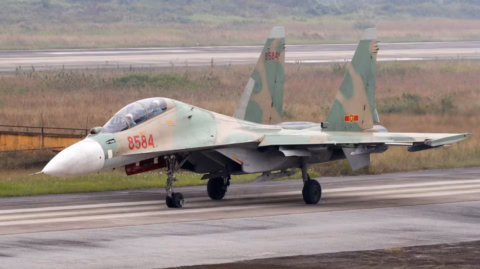 El avión Su-30MK2 despega para practicar según los escenarios de actuación para la Exposición Internacional de Defensa de 2022 (Fuente: VNA)