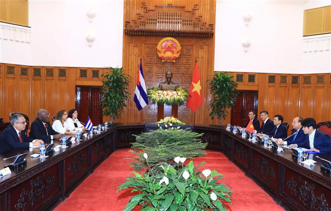  El primer ministro vietnamita, Nguyen Xuan Phuc, se reúne con el primer vicepresidente de los Consejos de Estado y de Ministros de Cuba, Salvador Valdés Mesa (Fuente: VNA)