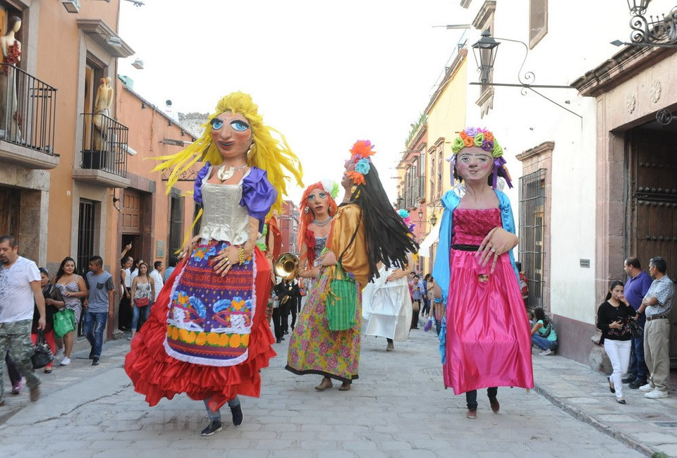 Artistas en calles (Fuente:VNA)