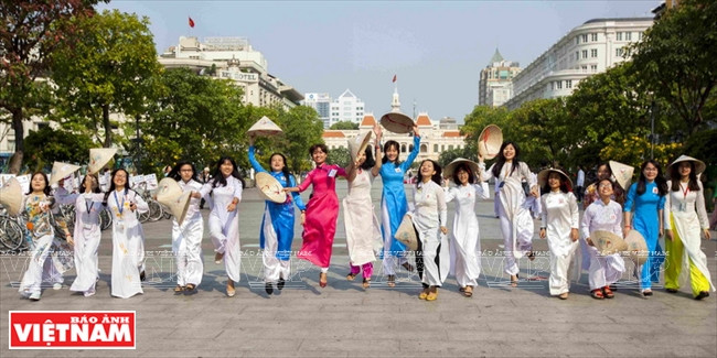 Una imagen única del Festival de Ao dai en Ciudad Ho Chi Minh 2017 (Fuente: VNA)