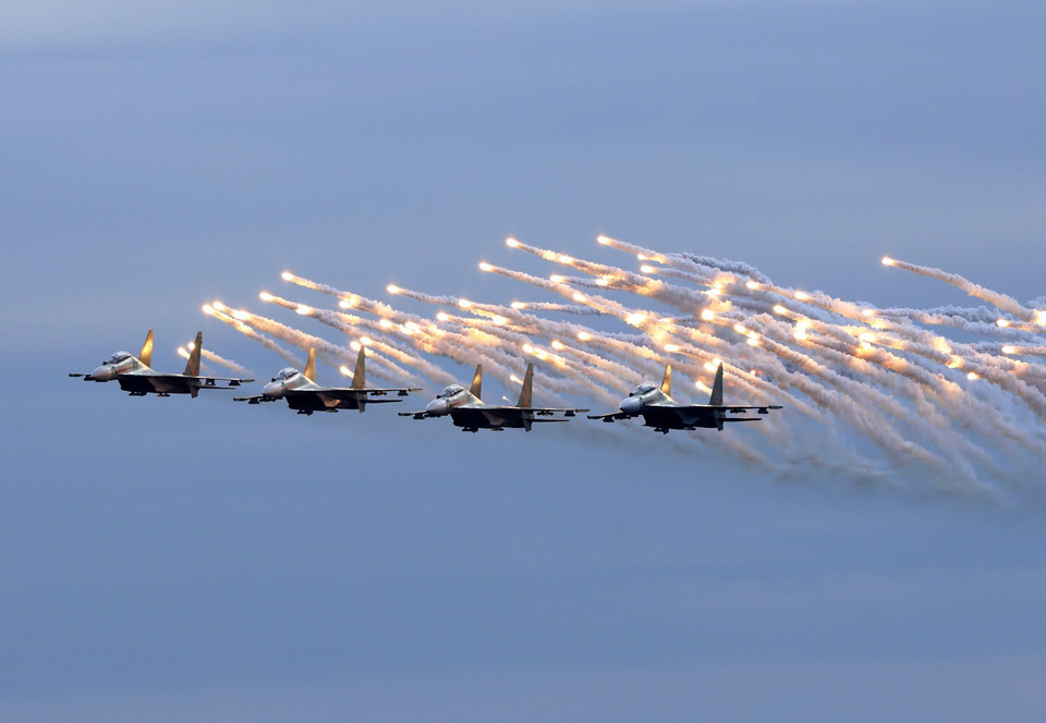 El escuadrón de aviones Su-30MK2 realizó el disparo de trampas de misiles (Fuente: VNA)