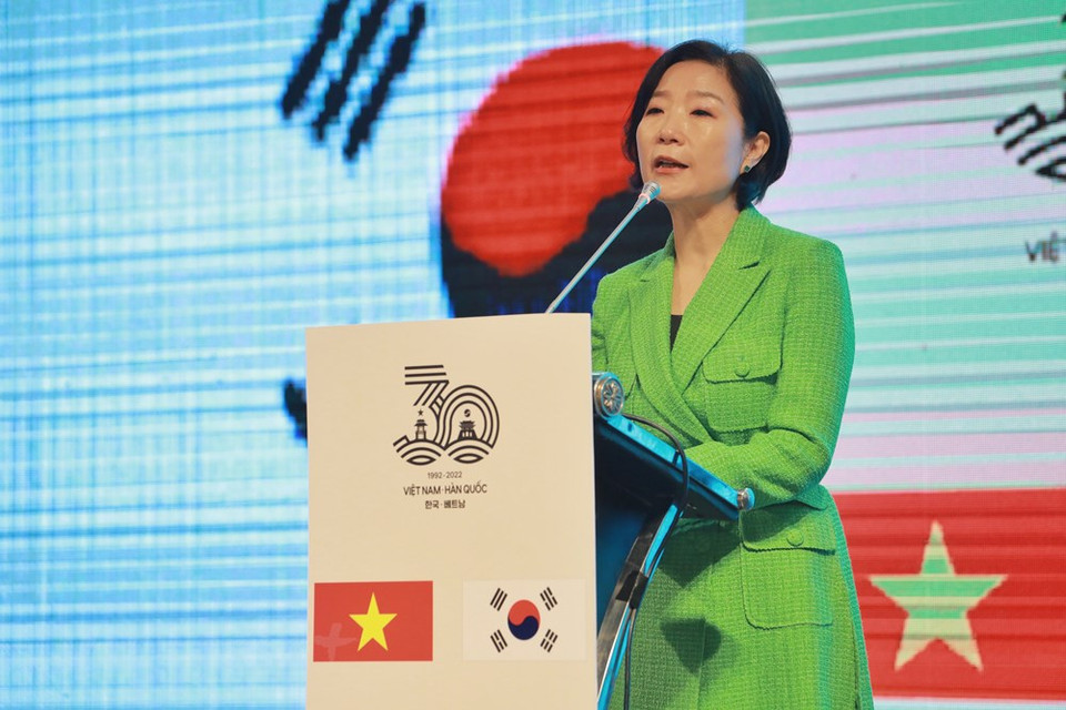 Dentro de las actividades del festival “Camino cultural de la amistad entre Vietnam y Corea del Sur”, la embajadora surcoreana, Oh Young Ju, expresó su esperanza de que este festejo contribuya a promover más los nexos de amistad, la conectividad y el entendimiento mutuo entre los pobladores de los dos países. Por su parte, la presidenta de la Asociación de Surcoreanos en Hanoi, Chang Eun Sook, informó que esta actividad se llevará a cabo con una frecuencia anual. Inicialmente, el comité organizador esperaba que el festival recibiera 10 mil invitados en un día. Sin embargo, el número de visitantes superó lo estimado y llegó hasta 70 mil y 80 mil personas. (Foto: Vietnam+)