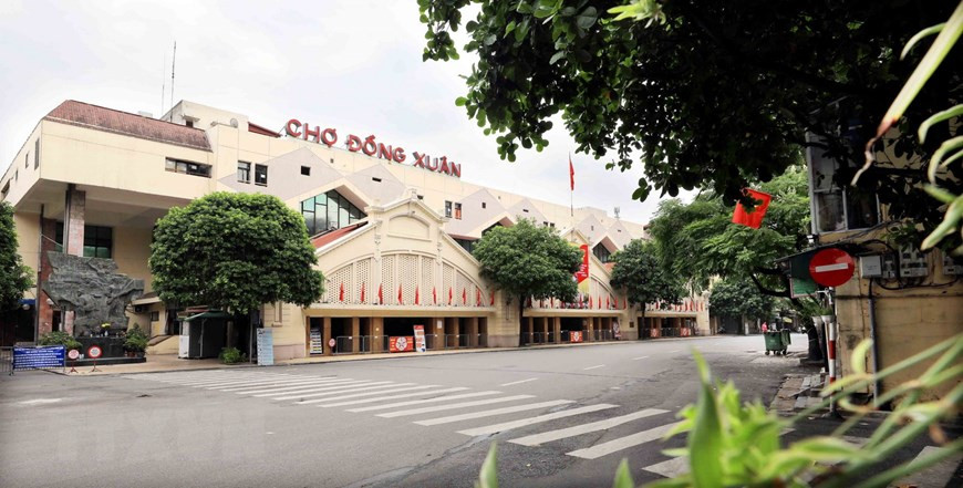El mercado de Dong Xuan, lugar por el que transitaron las tropas que se hicieron cargo de la capital, para reunirse en la ciudadela imperial de Hanoi (Fuente: VNA)