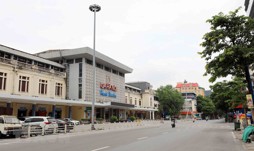 La estación de tren de Hanoi constituyó uno de los primeros lugares de la capital ocupados por las fuerzas revolucionarias, foto tomada el 9 de octubre de 1954 (Fuente: VNA)