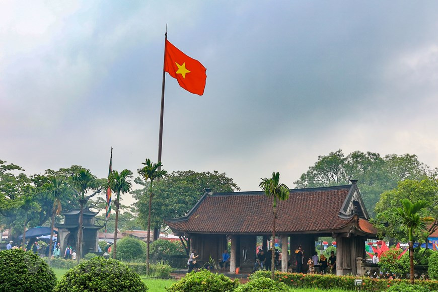 Entre las 10 obras arquitectónicas antiguas típicas de Vietnam se encuentra la antigua pagoda de Keo, cuyo nombre tradicional es Than Quang Tu y se ubica en el pueblo de Dung Nhue, comuna de Duy Nhat, distrito de Vu Thu, de la provincia de Thai Binh.La construcción de la pagoda Keo data de 1632 y numerosos estudiosos de la historia y la cultura la consideran una obra artística única. En esa época, constó de 21 zonas con 157 habitaciones sobre una superficie de 58 mil metros cuadrados. Luego de 400 años de existencia y varias restauraciones, la pagoda Keo aún preserva intacta una arquitectura peculiar que data del siglo XVII. (Foto: Vietnamplus) 