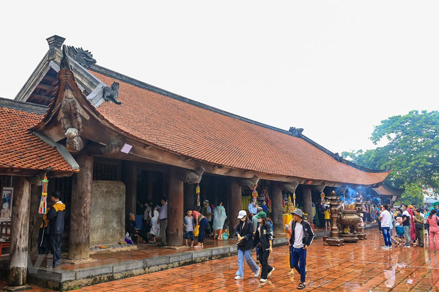 Actualmente, la pagoda Keo, una atracción típica de la provincia de Thai Binh, comprende un conjunto de 128 habitaciones divididas en 17 áreas en una superficie de dos mil 22 metros cuadrados, a lo que se añaden puertas triples, espacios de veneración a los budas y santos, el campanario y el patio.Como reconocimiento a los valores culturales, históricos y científicos especiales de la pagoda Keo, el Primer Ministro de Vietnam en 2012, Nguyen Tan Dung, firmó la Decisión No. 1419/ QD-TTg del 27 de septiembre de ese año, según la cual se clasificó la obra como una reliquia nacional especial de Vietnam. (Foto: Vietnamplus)