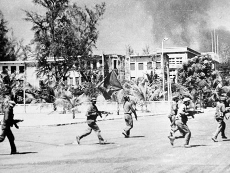 El 7 de enero de 1979, las fuerzas armadas revolucionarias de Camboya y los soldados voluntarios vietnamitas liberaron la capital de Phnom Penh. (Fuente: VNA)