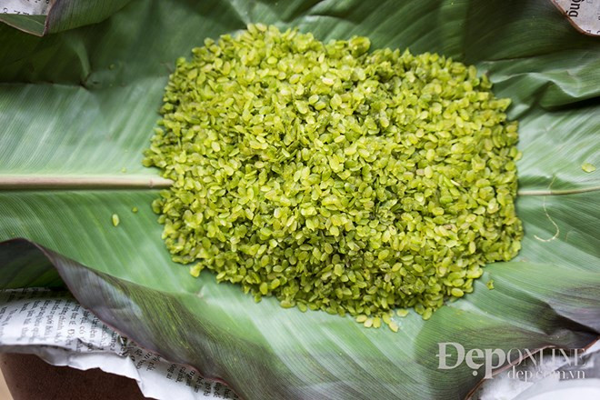 El Com, granos de arroz inmaduros tostados, es una especialidad de la temporada de cosecha