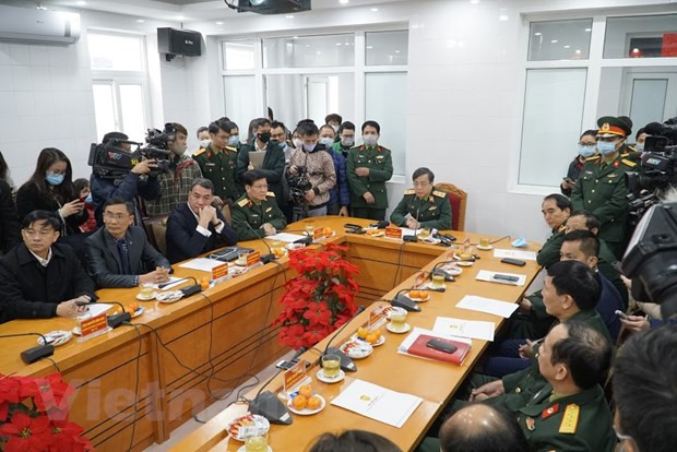 Representantes de la Academia de Medicina Militar informan sobre el proceso (Fuente: VNA)